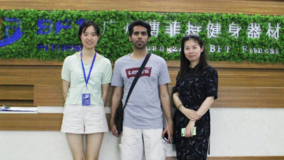 卡塔尔客户来中国采购叼嘿软件下载健身房器材 